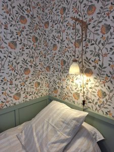 détail de la chambre de Marie après rénovation